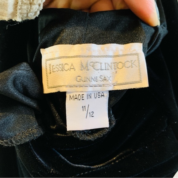 Jessica McClintock Gunne Sax Black Asymmetrical Neck Velvet Maxi Dress | 11/12 - Picture 5 of 7